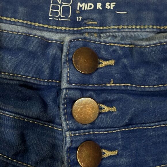 🟧 3 for $25 No Boundaries Mid Blue Jean Shorts - Picture 2 of 4